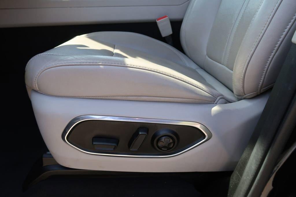 2024 Jeep Wagoneer L Series II 4x2 *Ltd Avail*