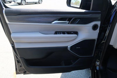 2024 Jeep Wagoneer L Series II 4x2 *Ltd Avail*