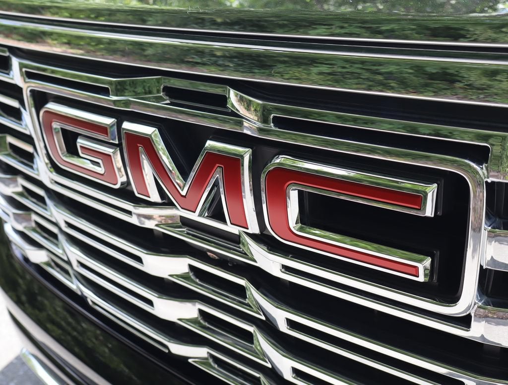 2023 GMC Sierra 1500 4WD Crew Cab 147" Denali