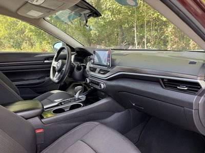 2024 Nissan Altima 2.5 SV Sedan