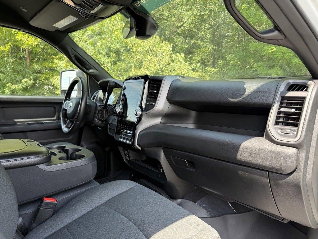 2024 RAM 3500 Tradesman 4x4 Crew Cab 8' Box